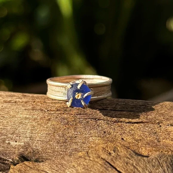 Unique blue sea glass with sand stuck sterling & fine silver thick band crown - Picture 1 of 5